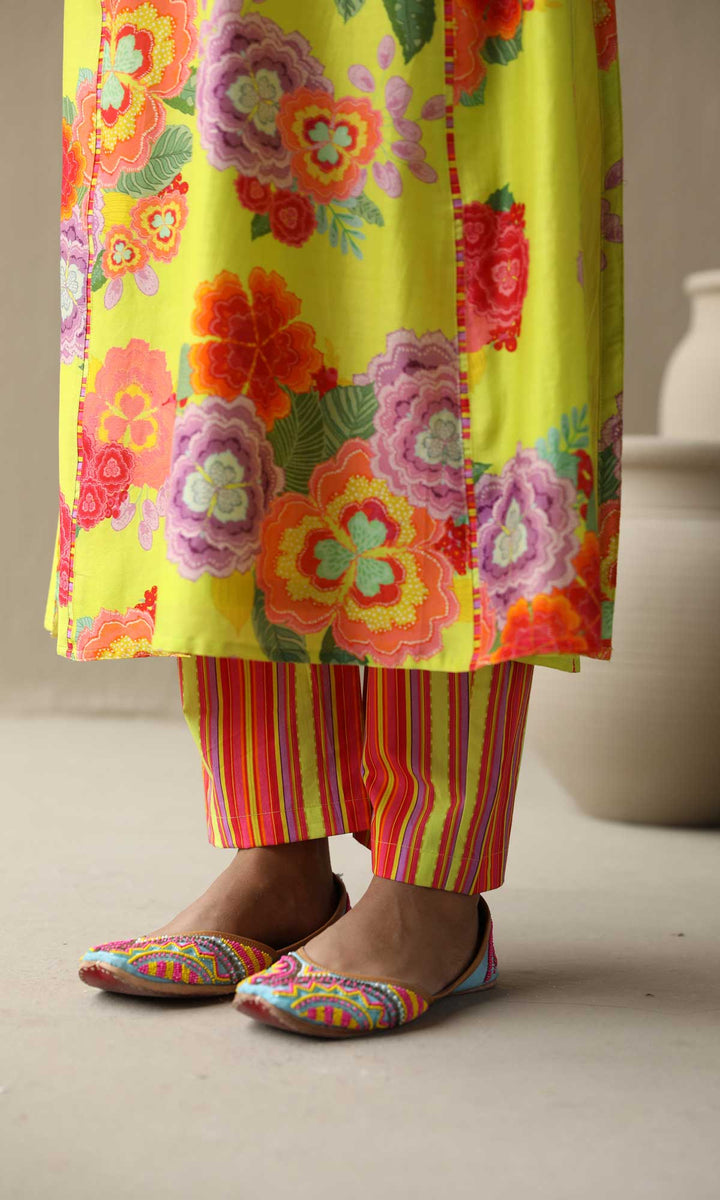 Nargis Set- Lime chanderi hand embroidered kurta with pants and embroidered dupatta (Set of 3)