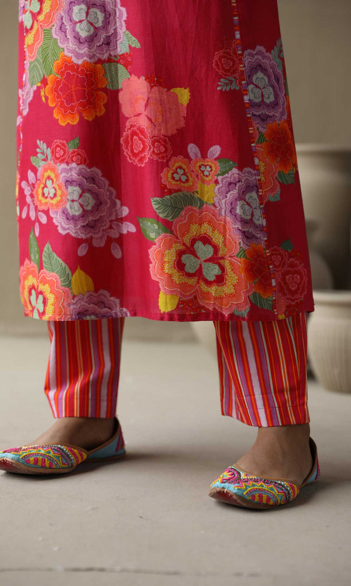 Nargis Set- Raspberry chanderi hand embroidered kurta with pants and embroidered dupatta (Set of 3)
