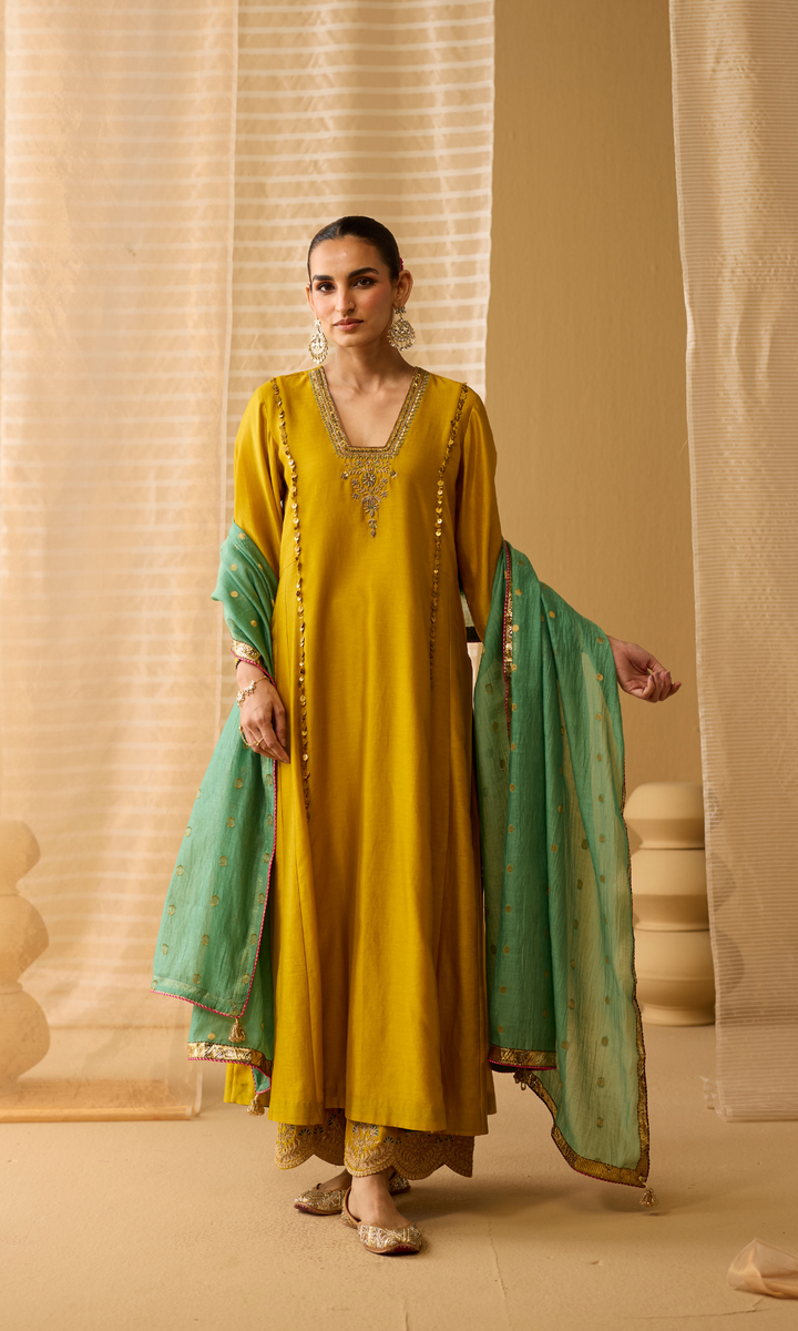 Ariba Set- Chanderi Embroidered Kurta with Scallop Pants