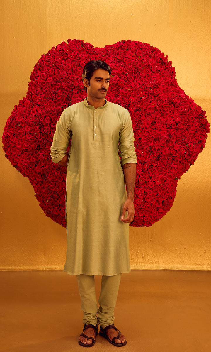 Izaan Set