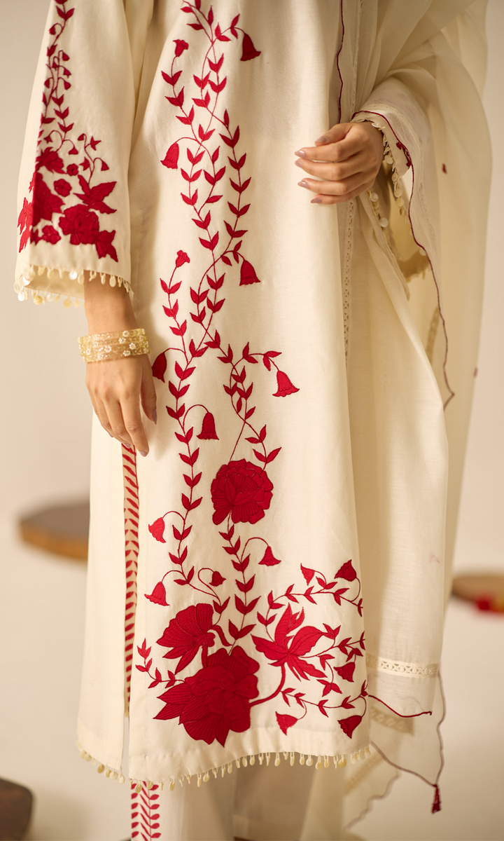 Evaarah Set- Embroidered Patchwork Chanderi Kurta Set (Set of 3)