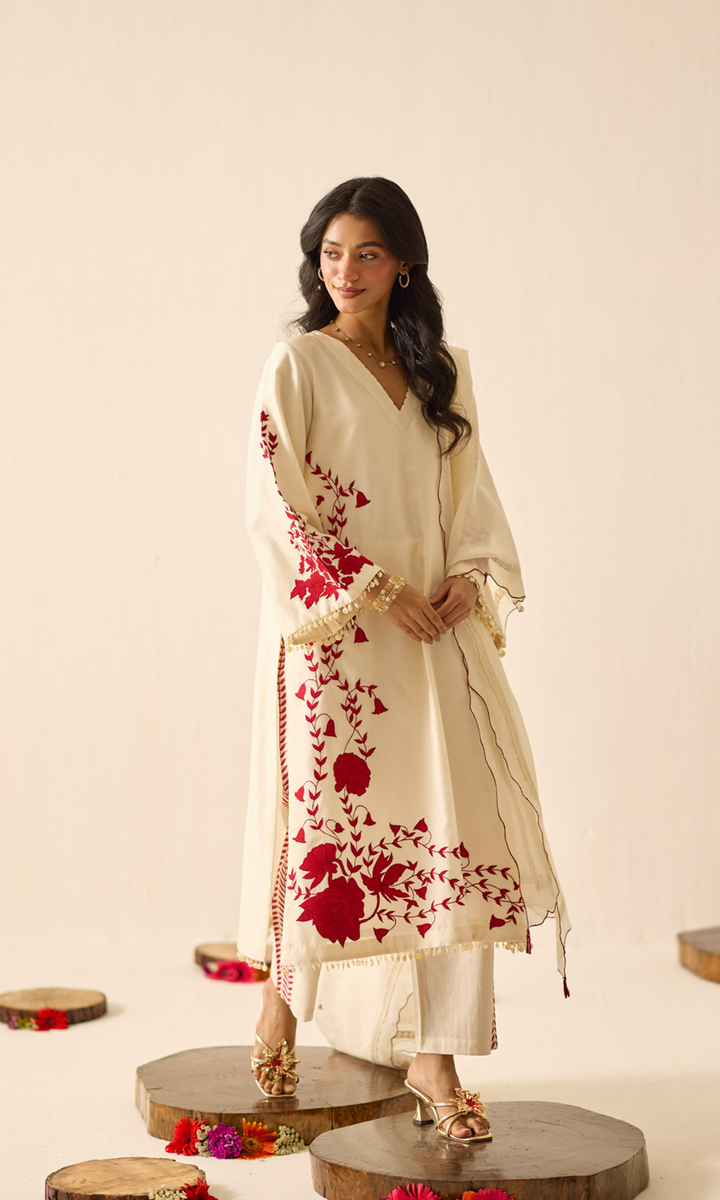 Evaarah Set- Embroidered Patchwork Chanderi Kurta Set (Set of 3)