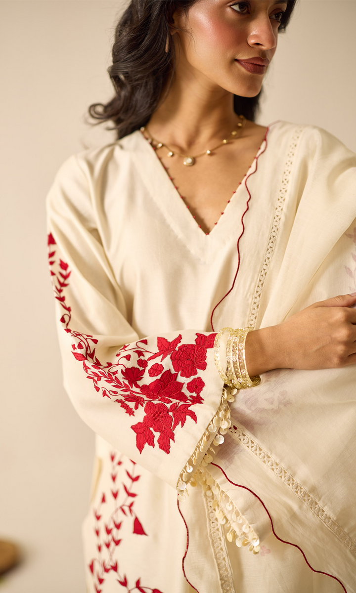 Evaarah Set- Embroidered Patchwork Chanderi Kurta Set (Set of 3)