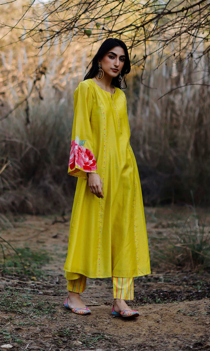 Aafreen Set- Lime chanderi patchwork kurta with pants and dupatta (set of 3)