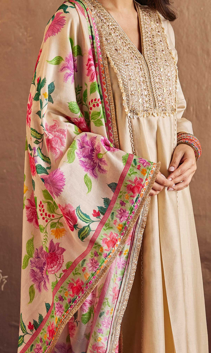 Armaiti Dupatta
