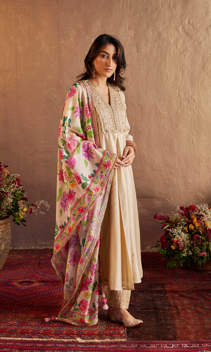 Armaiti Dupatta