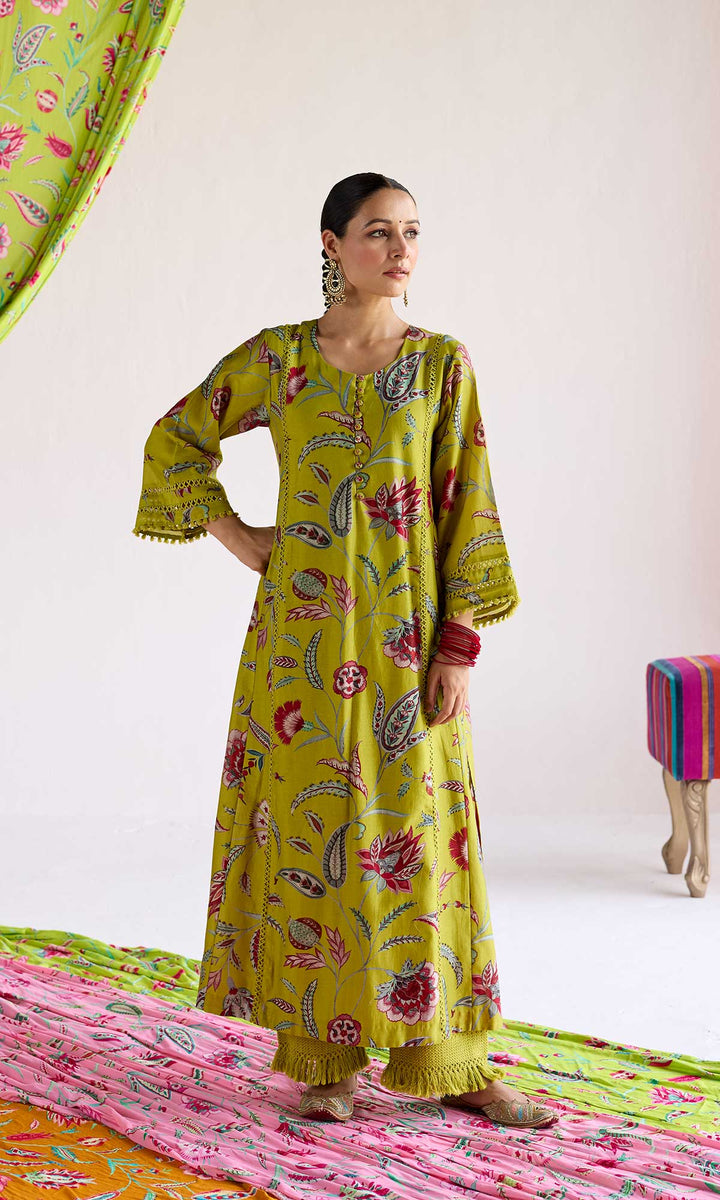 Amani Set- Mustard chanderi loose fit kurta with pants and dupatta (set of 3)