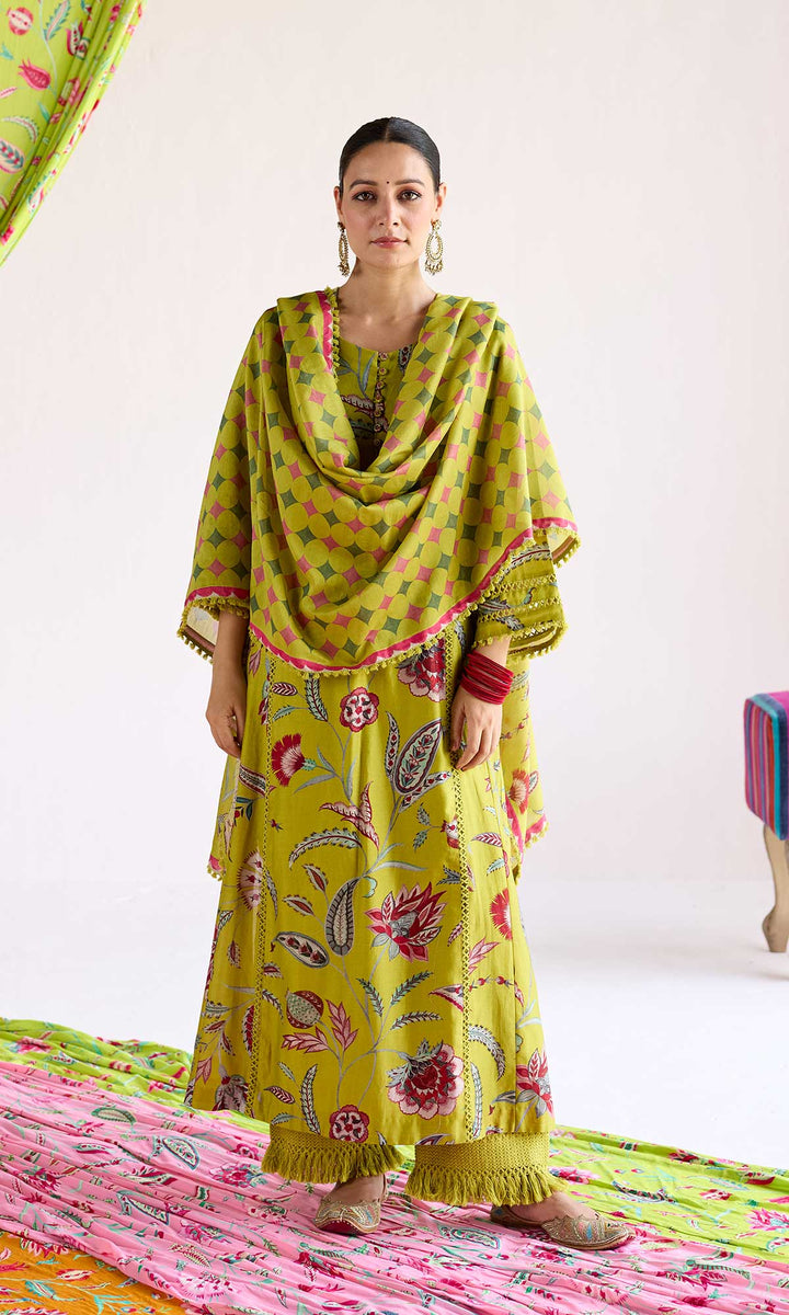 Amani Set- Mustard chanderi loose fit kurta with pants and dupatta (set of 3)