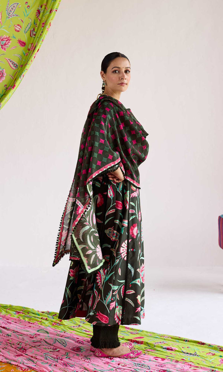 Amani Set- Dark Green chanderi loose fit kurta with pants and dupatta (set of 3)