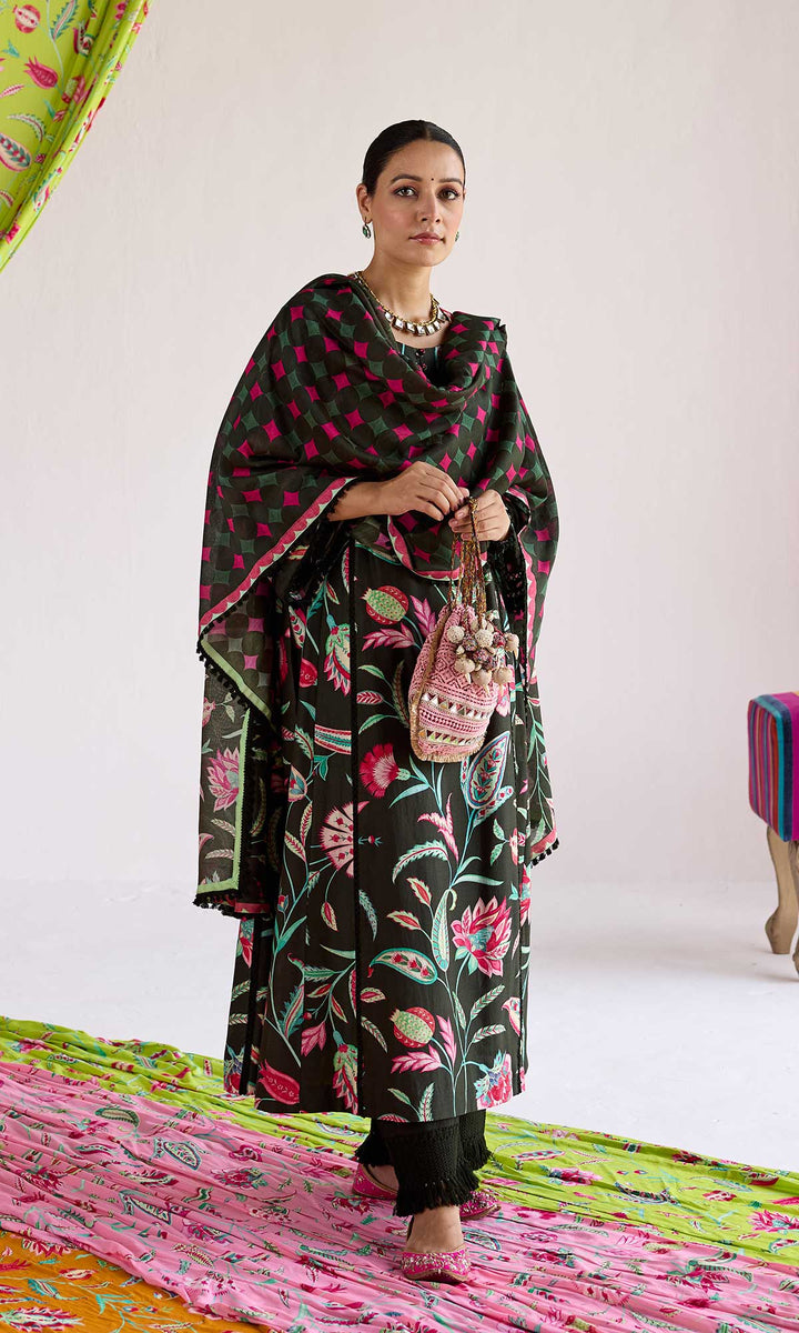 Amani Set- Dark Green chanderi loose fit kurta with pants and dupatta (set of 3)