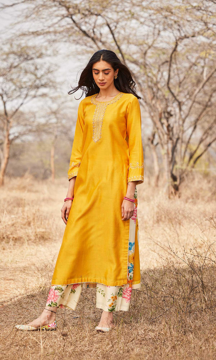 Manara Set- Mustard chanderi hand embroidered kurta with pants and dupatta (set of 3)