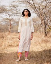 Manara Set- Kora chanderi hand embroidered kurta with pants and dupatta (set of 3)