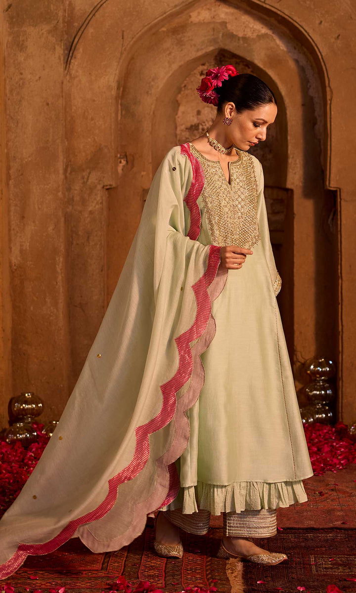 Tamara Set- Salmon Pink chanderi hand embroidered double layered kalidar kurta set with dupatta (set of 4)