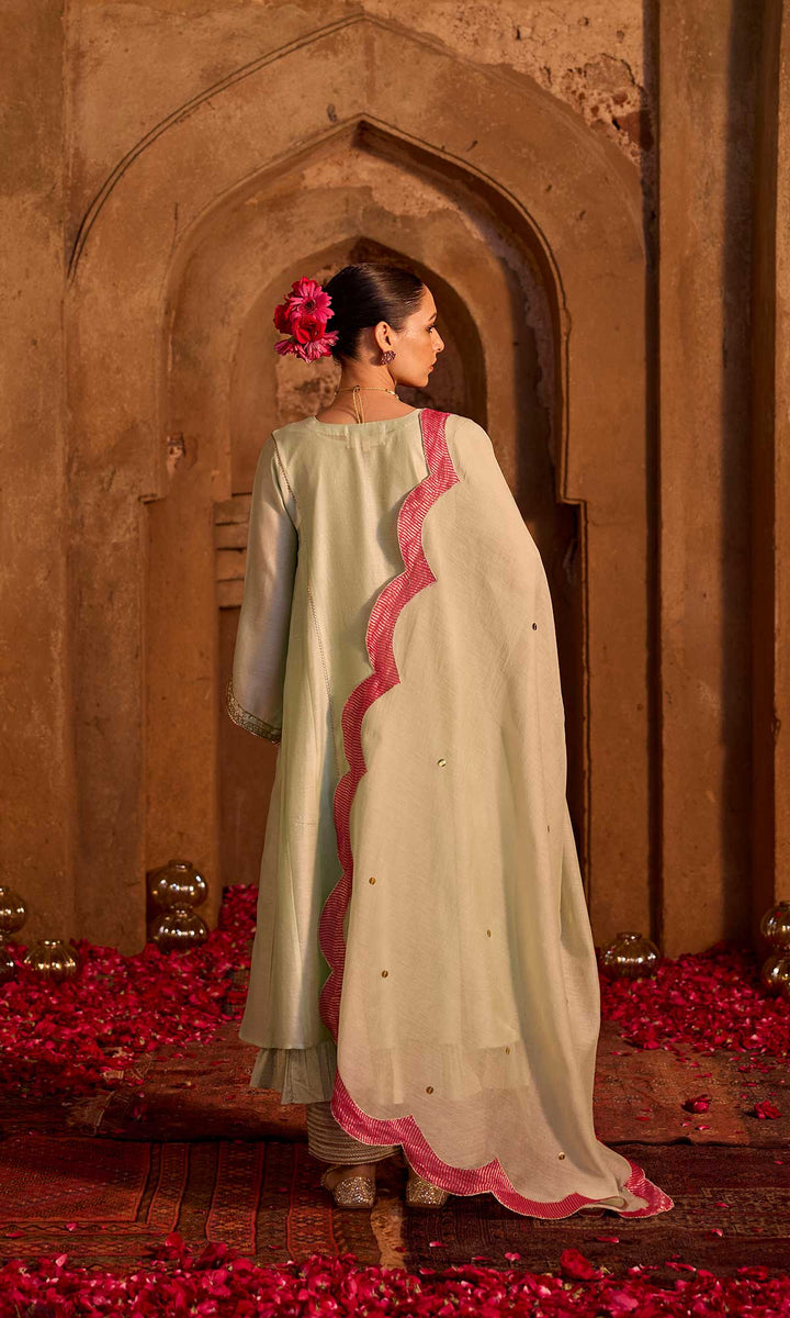 Tamara Set- Salmon Pink chanderi hand embroidered double layered kalidar kurta set with dupatta (set of 4)