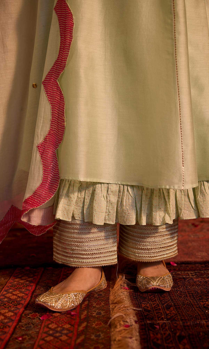 Tamara Set- Salmon Pink chanderi hand embroidered double layered kalidar kurta set with dupatta (set of 4)
