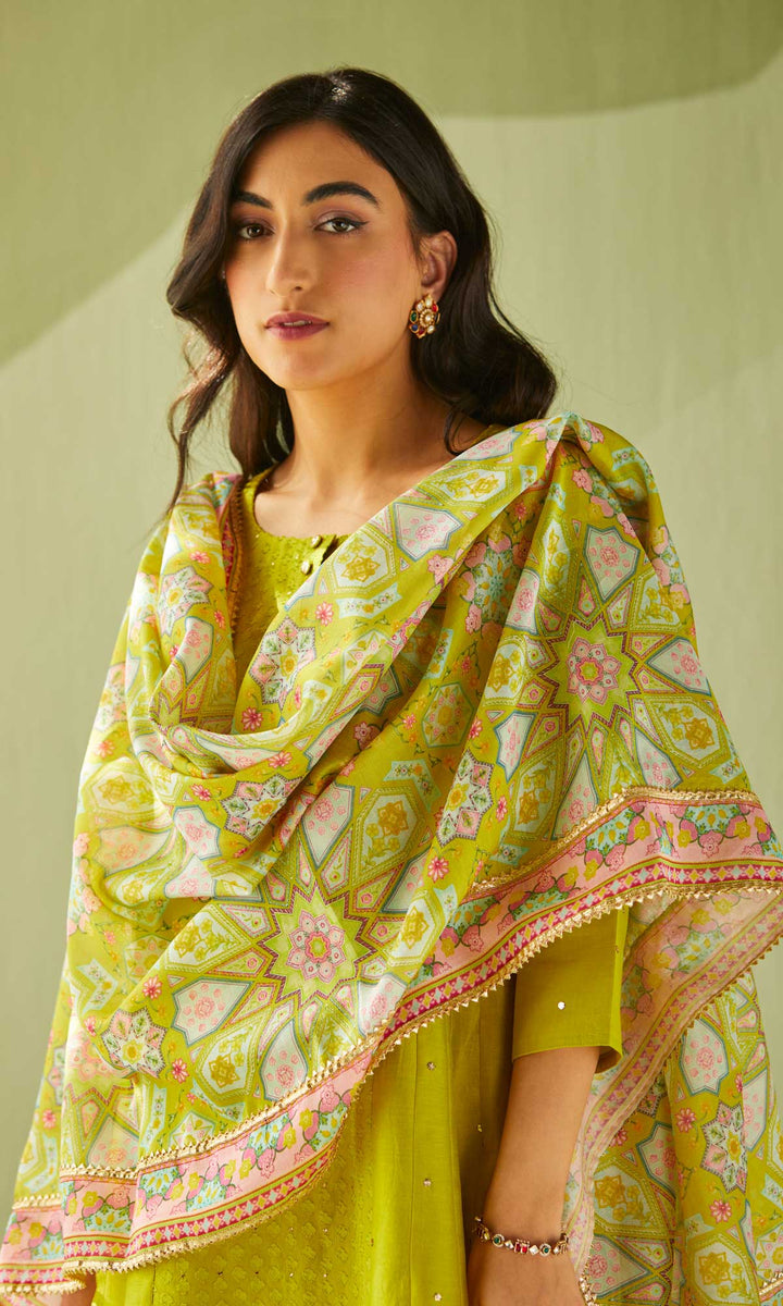Nailah Dupatta
