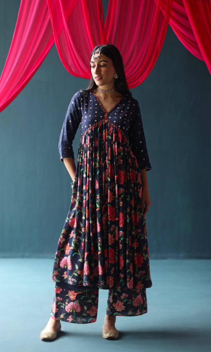 Maheen Set- Light Pink chanderi hand embroidered kurta with pants and crushed dupatta (set of 3)