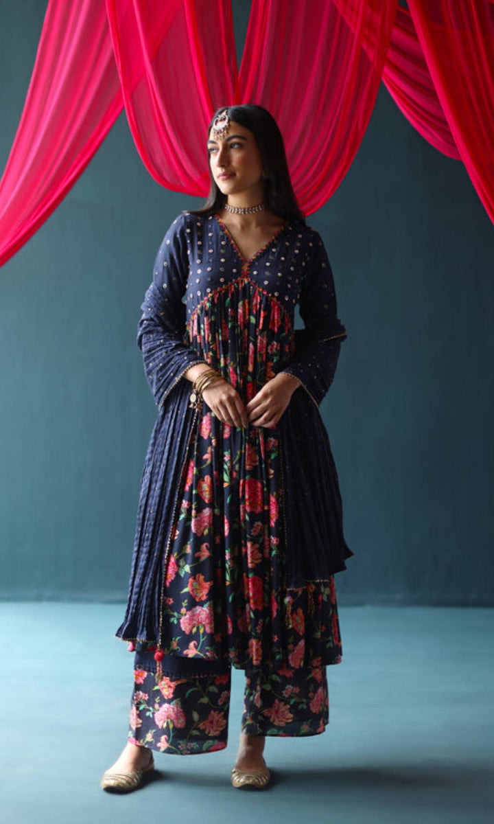 Maheen Set- Light Pink chanderi hand embroidered kurta with pants and crushed dupatta (set of 3)