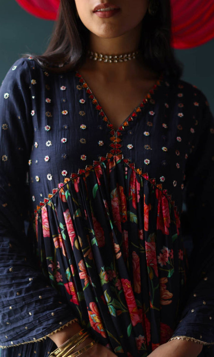 Maheen Set- Red chanderi hand embroidered kurta with pants and crushed dupatta (set of 3)
