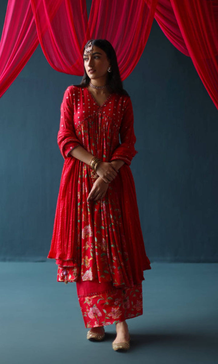 Maheen Set- Light Pink chanderi hand embroidered kurta with pants and crushed dupatta (set of 3)