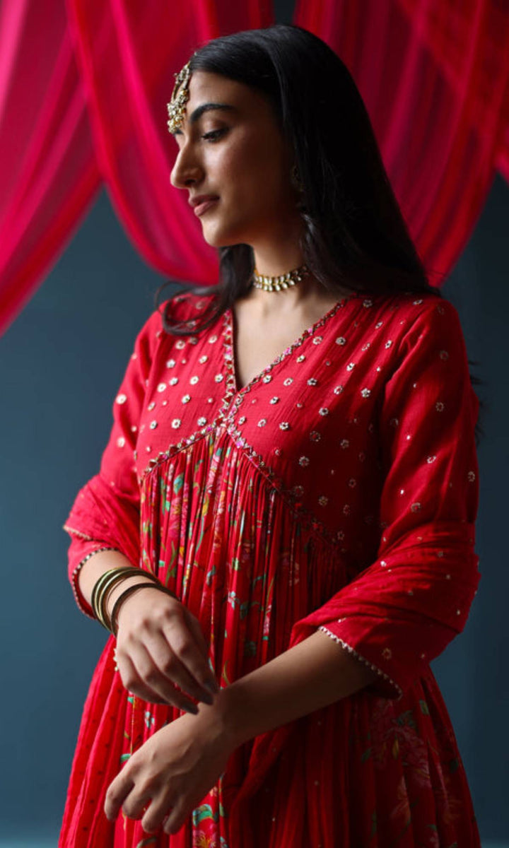 Maheen Set- Red chanderi hand embroidered kurta with pants and crushed dupatta (set of 3)