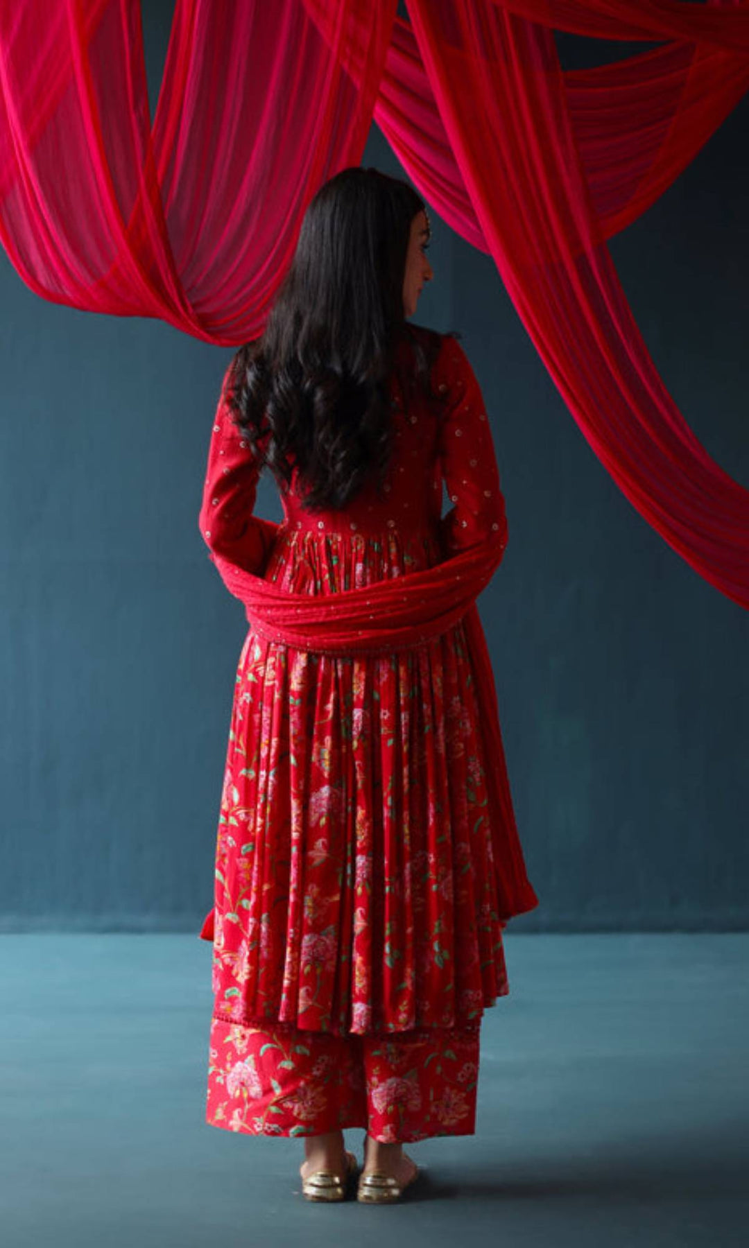 Maheen Set- Red chanderi hand embroidered kurta with pants and crushed dupatta (set of 3)