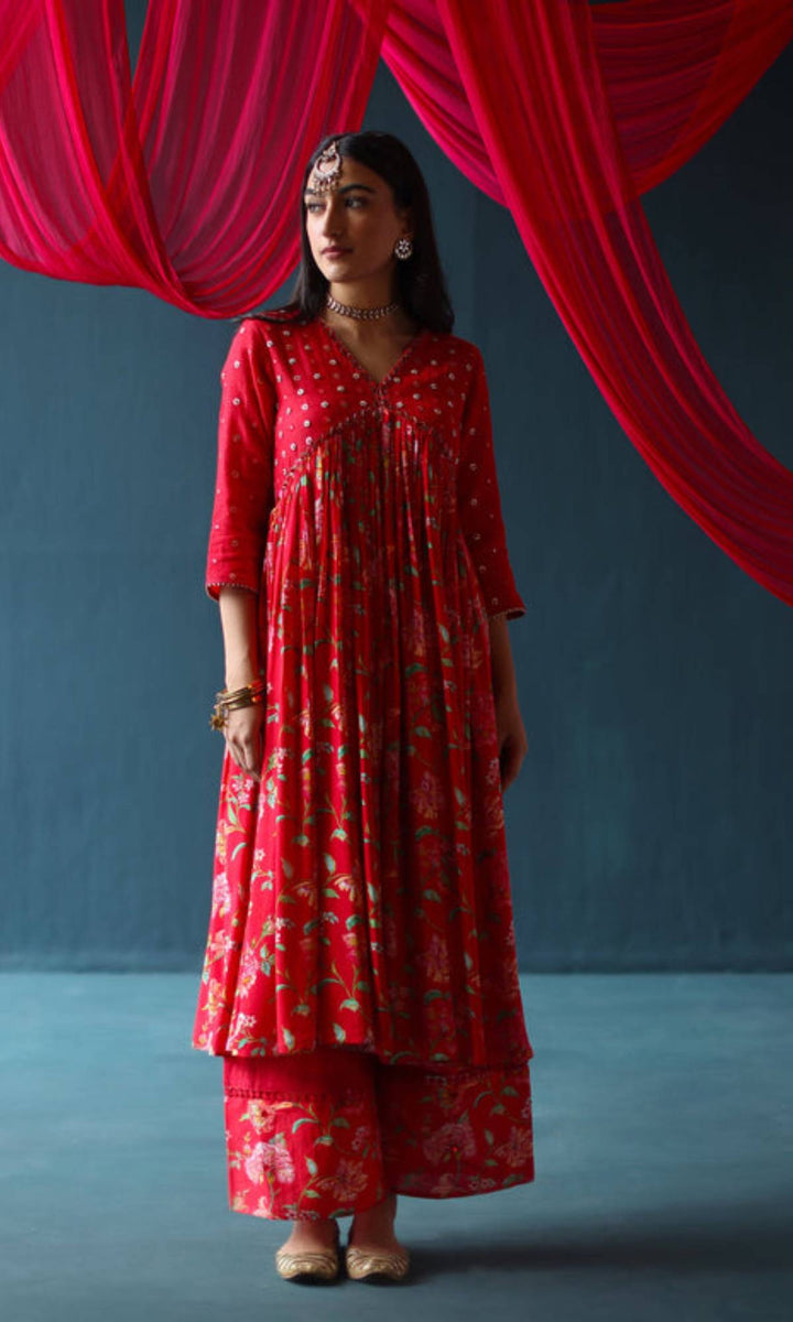 Maheen Set- Light Pink chanderi hand embroidered kurta with pants and crushed dupatta (set of 3)