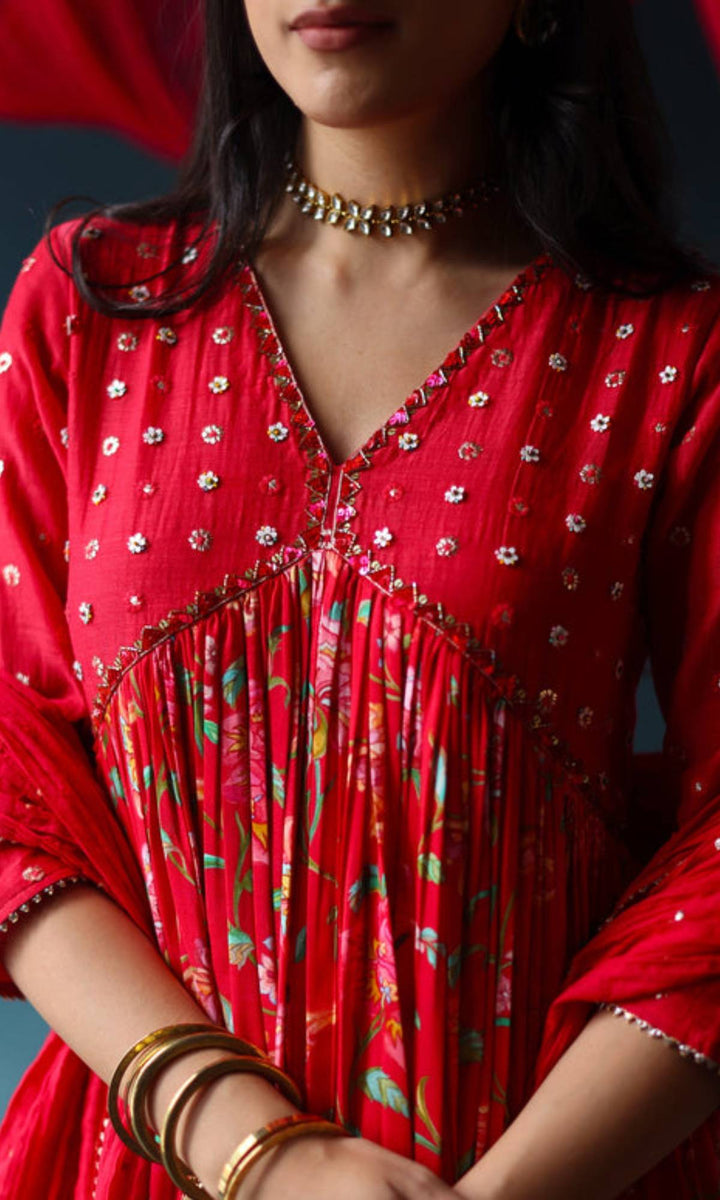 Maheen Set- Light Pink chanderi hand embroidered kurta with pants and crushed dupatta (set of 3)