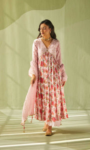 Maheen Set- Light Pink chanderi hand embroidered kurta with pants and crushed dupatta (set of 3)