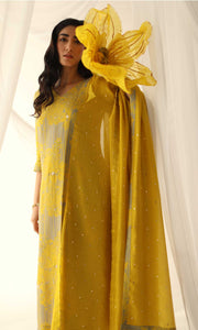 Faizeh Set- Peach chanderi hand embroidered kurta with pants and mukaish mulmul dupatta (Set of 3)