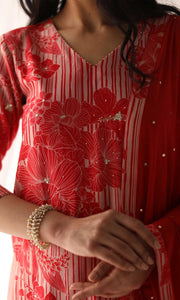 Faizeh Set- Peach chanderi hand embroidered kurta with pants and mukaish mulmul dupatta (Set of 3)