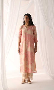 Faizeh Set- Peach chanderi hand embroidered kurta with pants and mukaish mulmul dupatta (Set of 3)