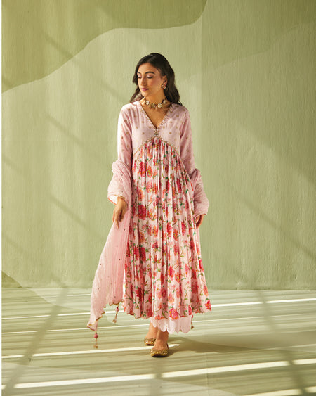 Maheen Set- Light Pink chanderi hand embroidered kurta with pants and crushed dupatta (set of 3)